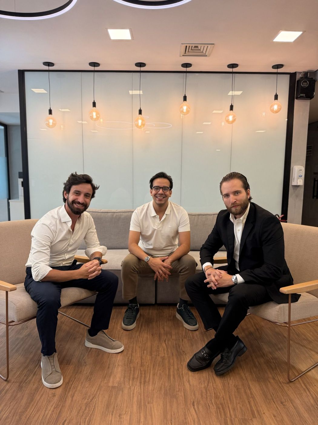 Marco Roitman, Mario Sergio Leal Inez e Gabriel Santiago, sócios da MG7, no escritório